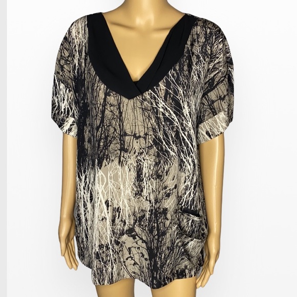 Kenzie Black and White Tunic L